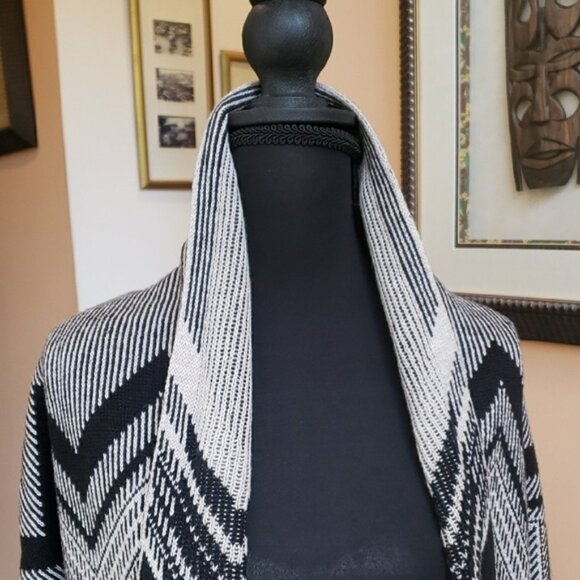 Old Navy Black & Tan Geometric Chevron Diamond Knit Open Front Cardigan - Picture 6 of 8